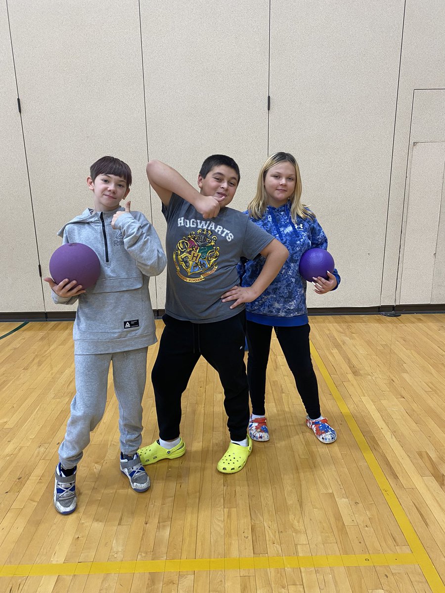 TaraCanniff's tweet photo. Middle School Club had its first meeting today! We discussed activities and community service projects we would like to do this year. Afterwards we played kickball! As always no cellphones! Just fun! @GreenIslandUFSD @HeatlyPrincipal @Kmbrly_Ross @DKalbfliesh @Ms_Heffern https://t.co/L6csBPibLk