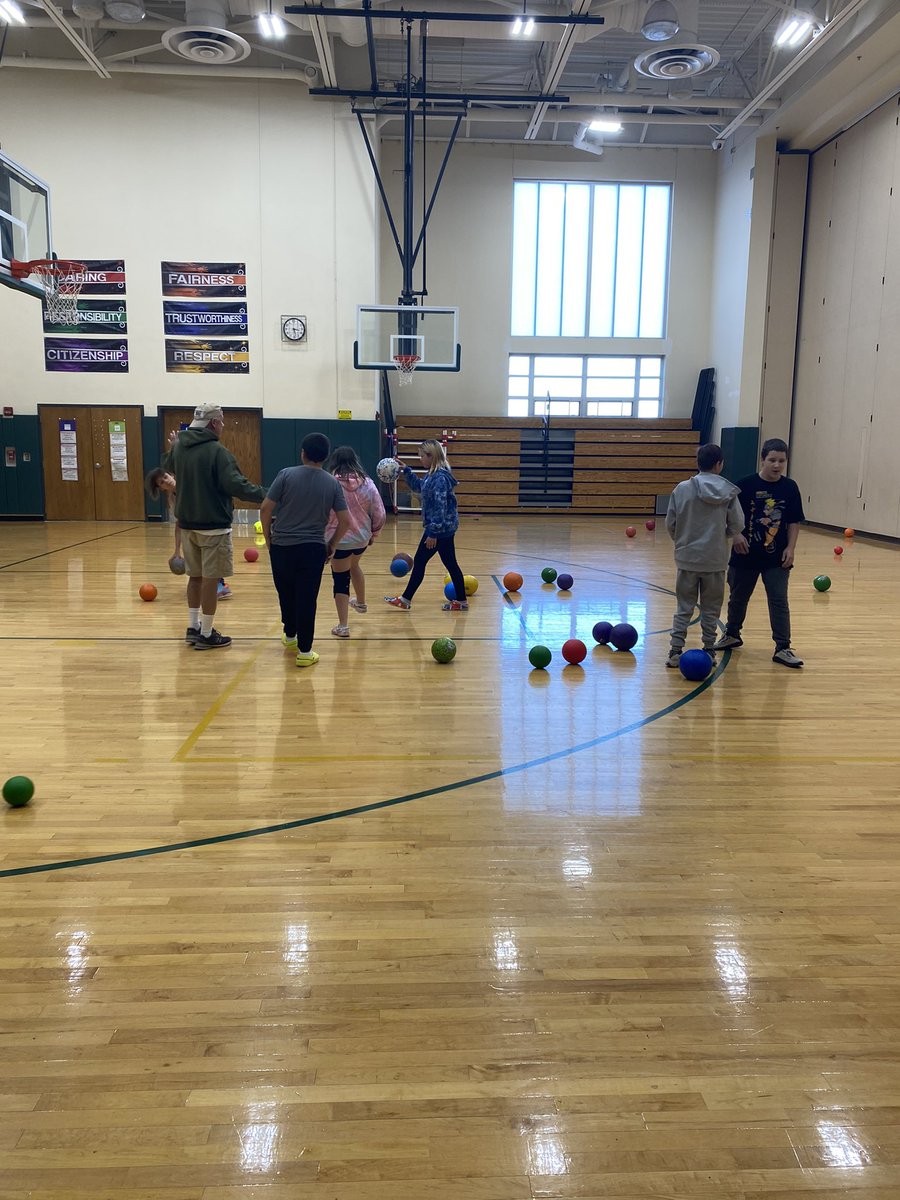TaraCanniff's tweet photo. Middle School Club had its first meeting today! We discussed activities and community service projects we would like to do this year. Afterwards we played kickball! As always no cellphones! Just fun! @GreenIslandUFSD @HeatlyPrincipal @Kmbrly_Ross @DKalbfliesh @Ms_Heffern https://t.co/L6csBPibLk