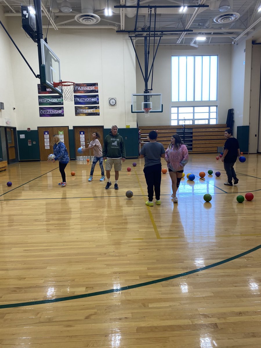 TaraCanniff's tweet photo. Middle School Club had its first meeting today! We discussed activities and community service projects we would like to do this year. Afterwards we played kickball! As always no cellphones! Just fun! @GreenIslandUFSD @HeatlyPrincipal @Kmbrly_Ross @DKalbfliesh @Ms_Heffern https://t.co/L6csBPibLk