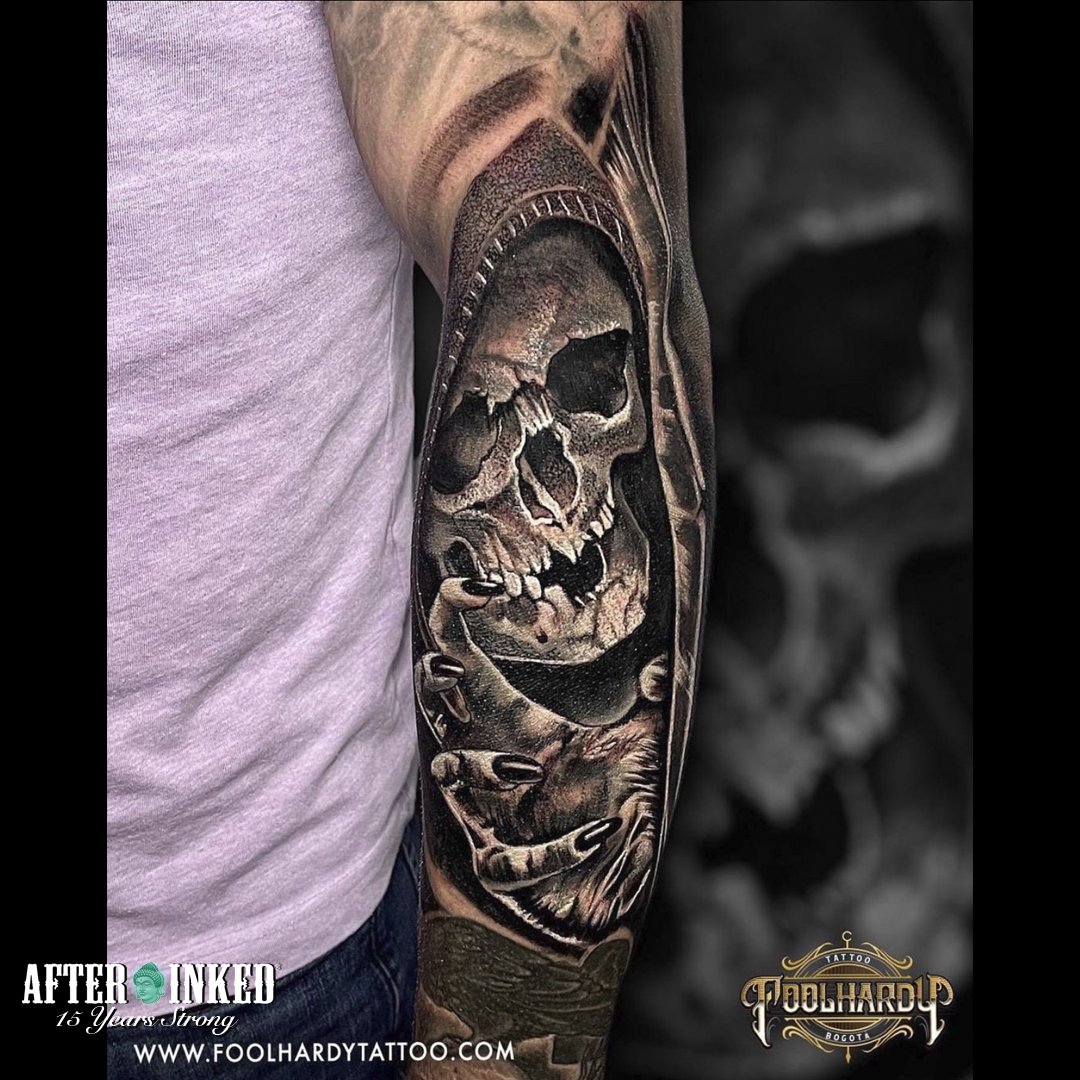 AfterInked's tweet photo. Face your fear and grow faith in your abilities! #FearlessFriday #FictionFriday #FollowFriday #FridayFun #afterinked #proudusers #formulatedforperfection #afterinkedeveryday #tattooaftercare #vegan #skull #skulltattoo #calaveratattoo #anitapouchard_tattoo #foolhardytattoobogota https://t.co/A1xrvsdcpd