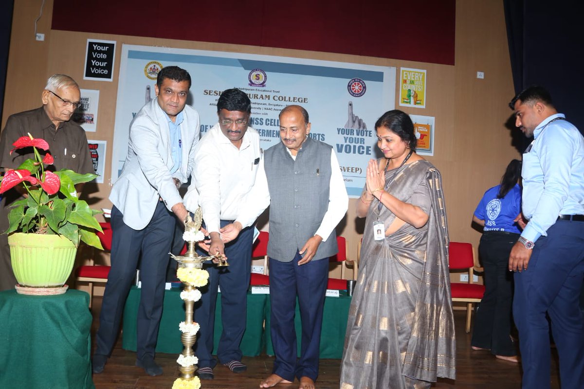 KarnatakaNss's tweet photo. The State NSS Cell, GoK. in association with the NSS Unit of Seshadripuram college conducted Systematic Voters Education and Electoral Participation (SVEEP) and Inauguration of NSS Activities 2022-23 at College Auditorium of Seshadripuram College, Bengaluru. (1/2) https://t.co/4NTcnE3J4z