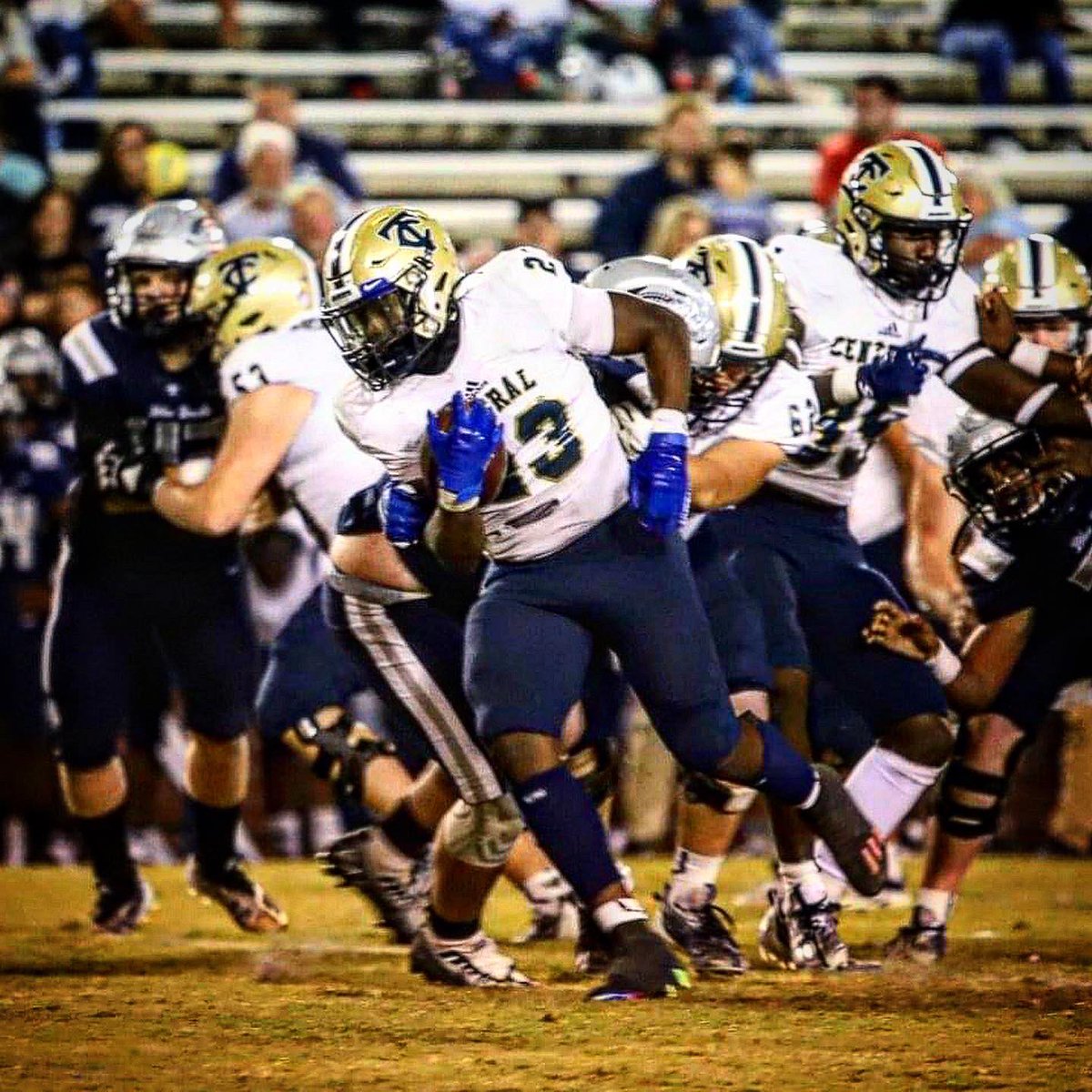 CoachHarrell17's tweet photo. #BEATHOCO https://t.co/L3YLHDBYev