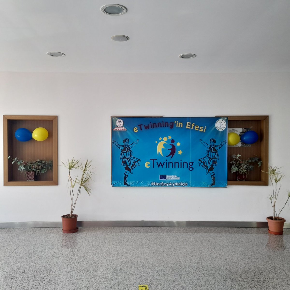 Didim_eTwinning's tweet photo. Aydın ilinde 17 ilçede eş zamanlı düzenlenen Didim eTwinning kalite etiketi törenimiz çoşkuyla kutlandı.
@mebyegitek 
@tretwinning 
@ValiAKSOY 
@Aydin_MEM 
@AydinMemArge 
@seyfullah0966
@mehmetatay09
@mfatihdoger 
@ahmtgdr 
@tcdidim
@DidimMem 
@metelek 
@eTwinningAydin https://t.co/XfSbMIUefm