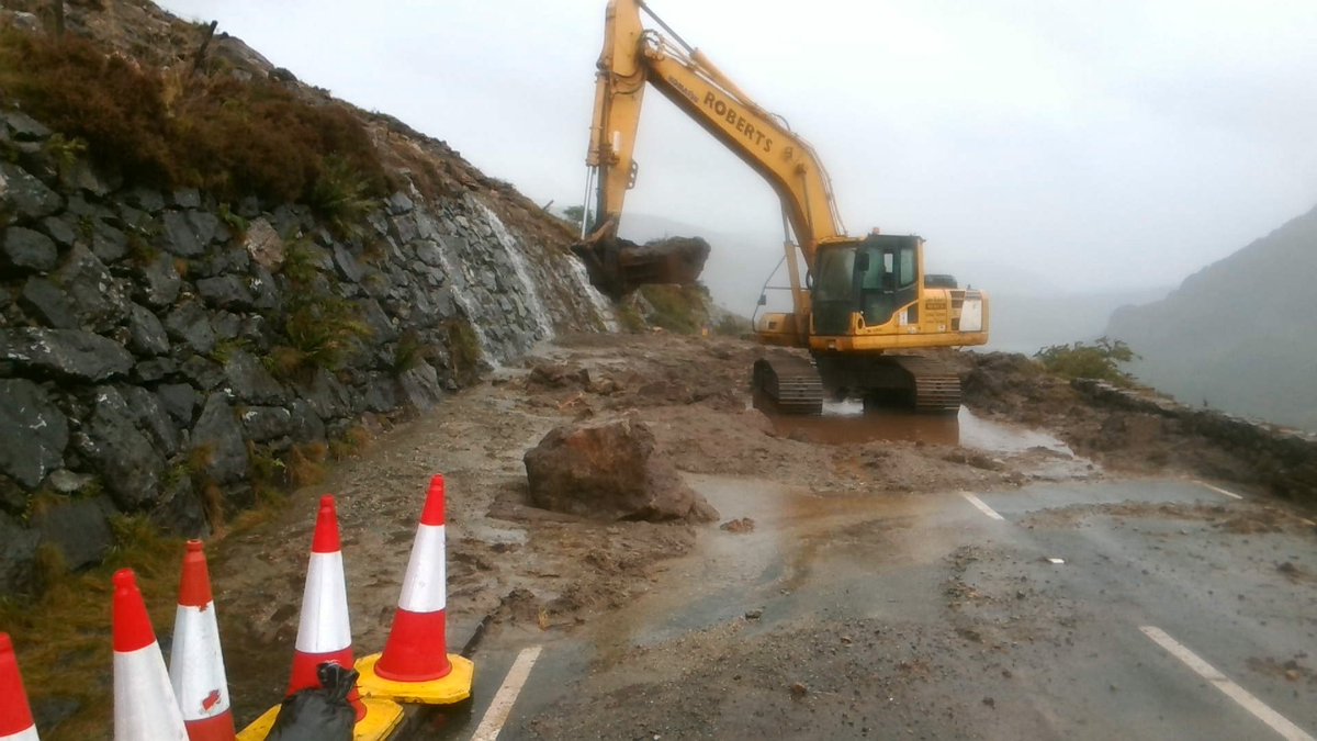 A498 Penygwryd to Beddgelert: Road re-opened, following closure as a result of a landslide caused by Heavy rainfall. Traffic lights are in place for the time being.