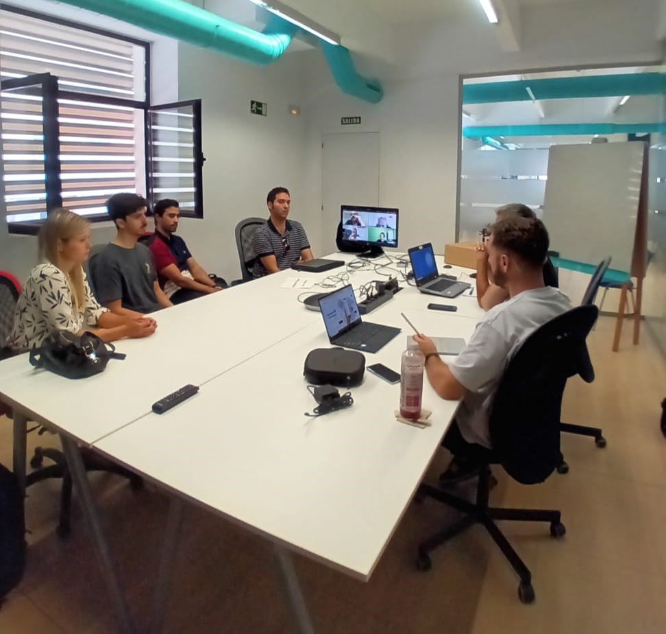 OpenFuture_And's tweet photo. Segundo día de reuniones 360 con las #startups startups recién incorporadas a #lafarola .
Comenzamos a trabajar duro!!!!
#somosaof
@AndaluciaJunta @Telefonica @malaga @aytoalm @imdeec @PCTcartuja @OpenFuture_ https://t.co/RlxPBBBYCE