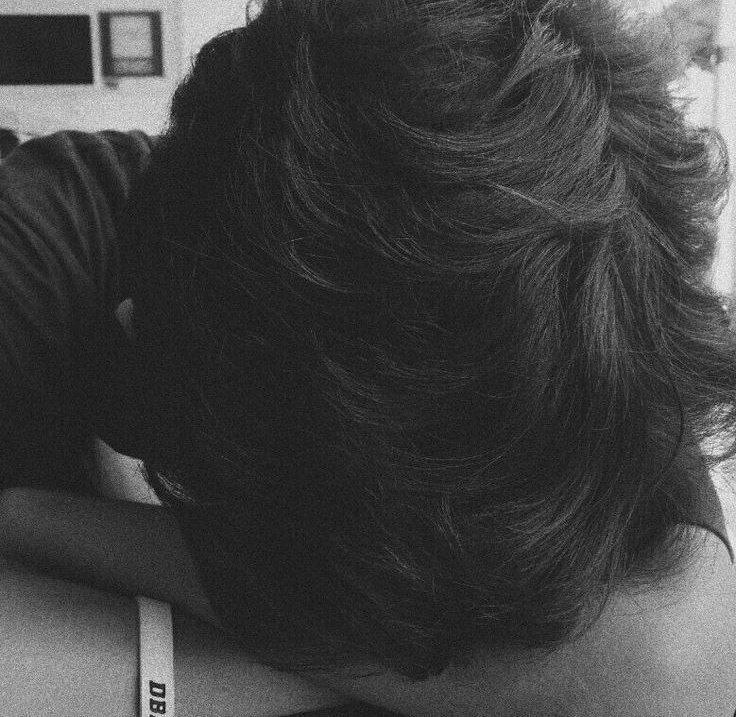 - عناق الأرواح لا يخضع لقانون المسافات فما اكثر الكلمات التي اِحتضنت أرواحنا وآلاف الأميال تفصل بين قائليها.