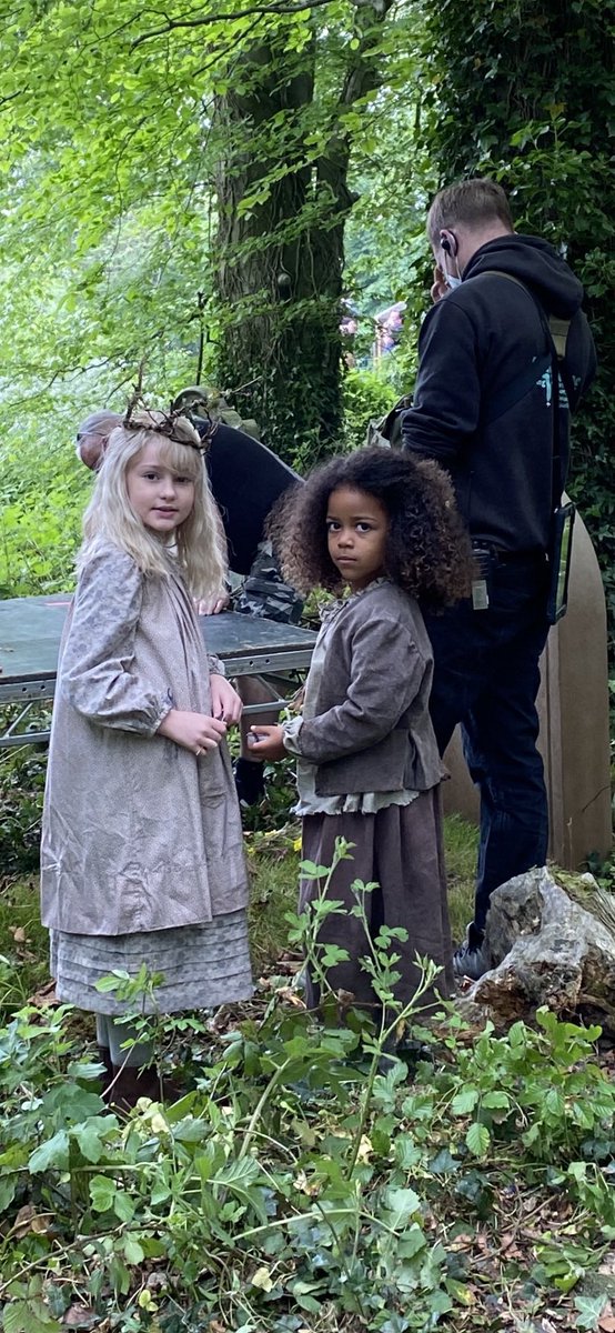 beehoneybooks's tweet photo. Eu acho tão fofo que a mini Sophie é maior que a mini Ágathas mas quando elas estão maiores a Ágatha é a mais alta https://t.co/0hOQvvpUXb