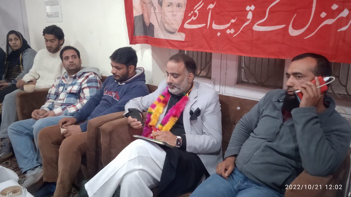 salmanalisagar's tweet photo. Today at Distt office #Ganderbal while presiding Distt office bearers meet.
it was really great to interact with youngsters (office bearers) &amp; get feedback from ground.
young brigade of #YNCKMR resolved to work for strengthening party at grassroots level.

#VIictoryFor @JKNC_  ✌️ https://t.co/hovaOoCZHd