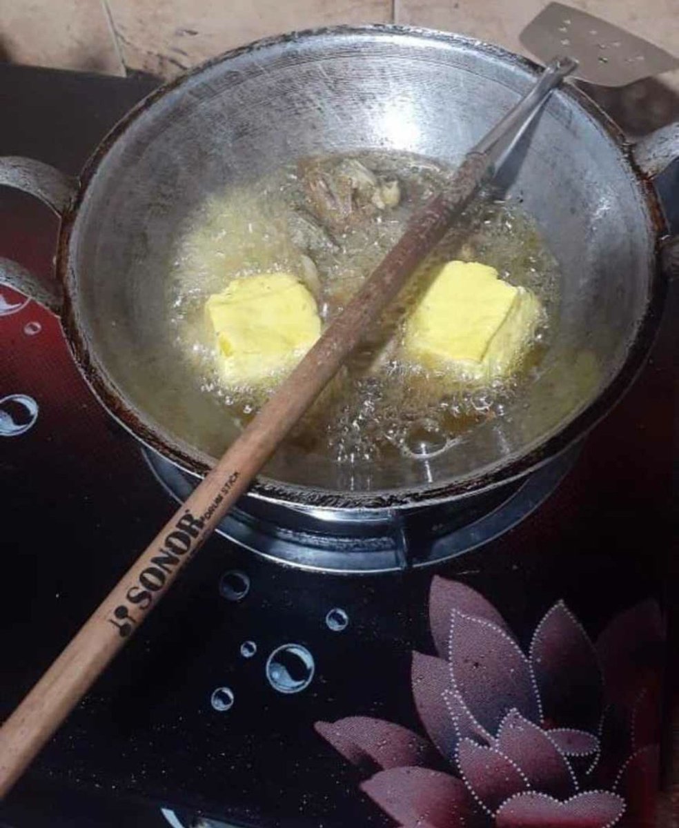 saberxblight's tweet photo. @daybluntss Memasak tahu sesuai ketukan https://t.co/dN9xqA8NAi