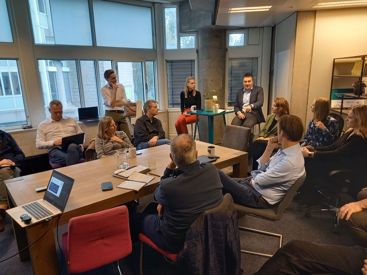 Chain_Research's tweet photo. Today we presented our 'Blockchain in the Network Society' project at @BCcoalitionNL. It resulted in an inspiring discussion! @estherkey @COirsouw @goossens_jurgen @GertMeyers https://t.co/KQDjtLvvvf