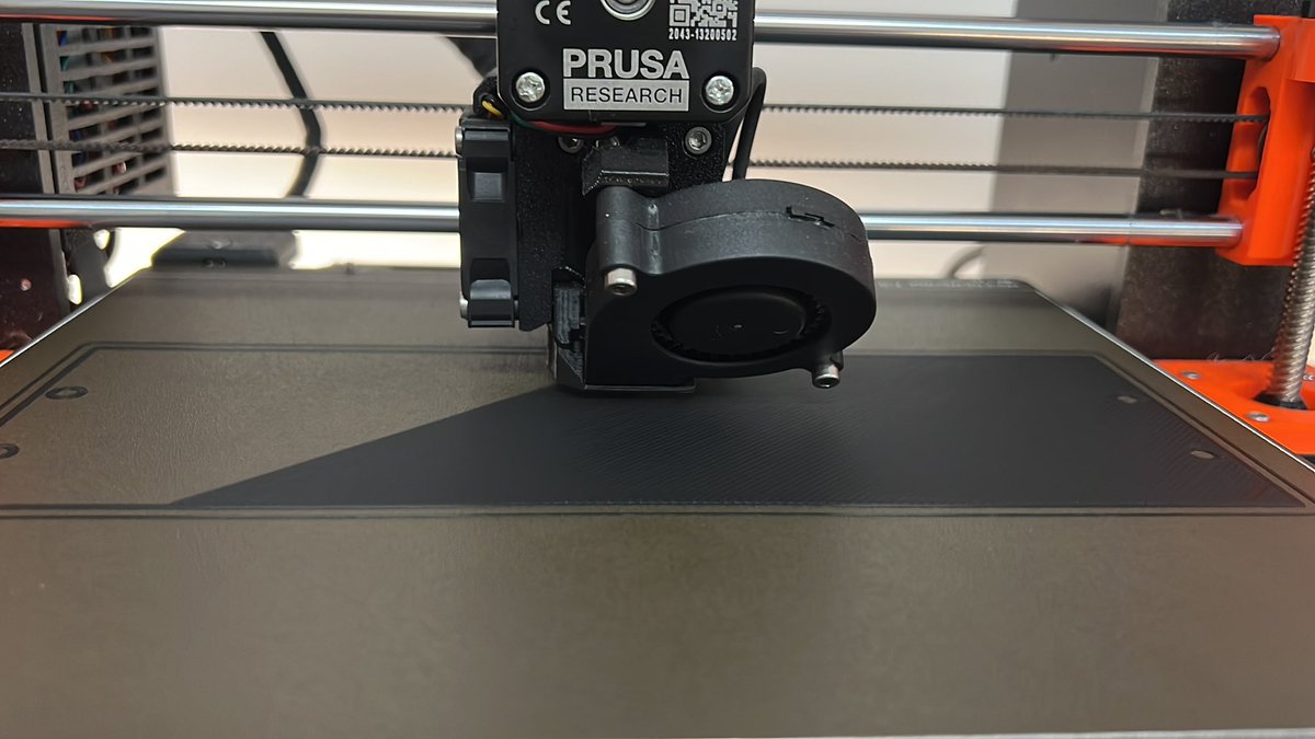 Inux3D's tweet image. First layer porn 😂 done with 0,6mm nozzle. We showed you ours! Now show us yours 😉😎. #firstlayer #3Dprinting  #AdditiveManufacturing