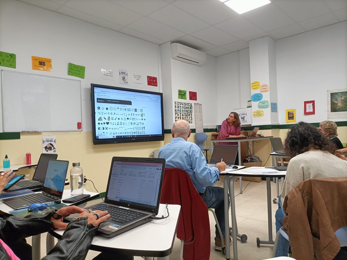LauraSgreat's tweet photo. Hoy, durante la segunda sesión de nuestro curso de formación del primer trimestre de nuestro Plan Digital Docente @alcalaidiomas @ctifmadrideste #compdigedu https://t.co/YDrIAgX3PW