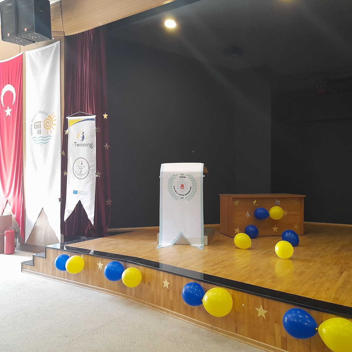 Didim_eTwinning's tweet photo. Didim eTwinning ödül tören alanımızdan kareler
@mebyegitek
 @tretwinning
 @ValiAKSOY
 @Aydin_MEM
 @AydinMemArge
 @seyfullah0966
@mehmetatay09
@mfatihdoger
 @ahmtgdr
 @tcdidim
@DidimMem
 @metelek
 @eTwinningAydin https://t.co/jHgzwXGRP2