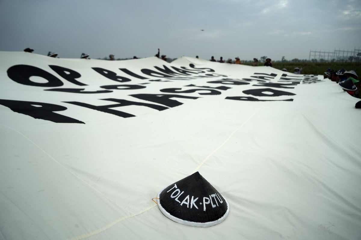 TrendAsia_Org's tweet photo. Today, the people of JATAYU &amp; ALBIN participated in the #BigBadBiomass day. Communities around Indramayu Coal Power Plant 1 voiced their rejection of Co-Firing and fossil fuel that has been damaging their crops, harvest, and health since the start of operations. https://t.co/0024bsnvCv