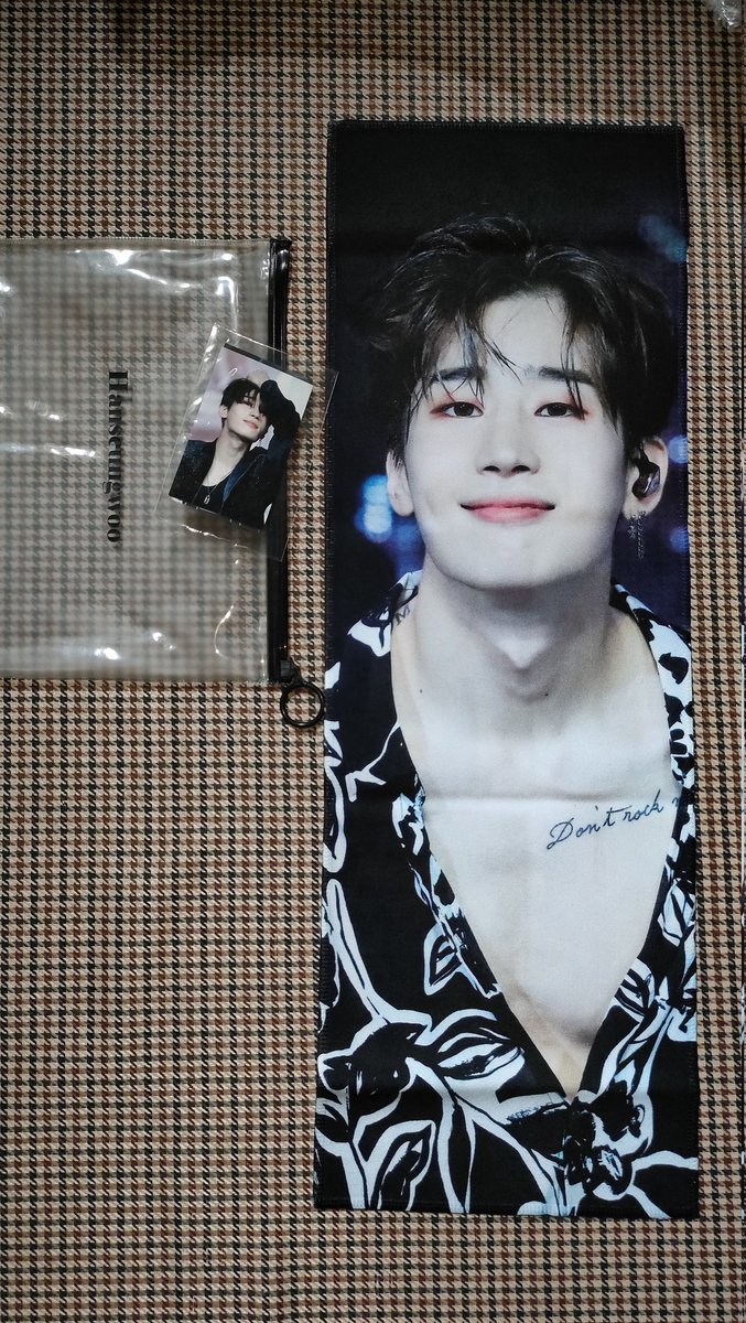 senguyaa's tweet photo. Wts [HELP RETWEET]
Slogan HAN SEUNGWOO X1/VICTON tattoo by @._youthdiary_ 
Belum pernah dipakek
Ada tambahan banyak freebies https://t.co/VwPbcm5qXw https://t.co/lOY3HKENlM