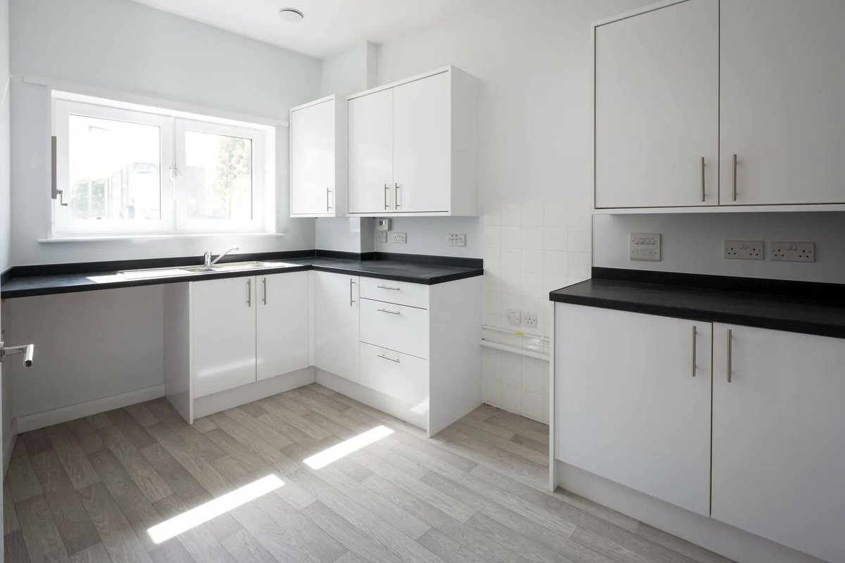 CosmurLondonLtd's tweet photo. Cosmur undertook the design and construction of a two, three and four storey residential building comprising 1 no. 2-bed house, 4 no. 3-bed houses, 3 no. one bedroom flats and 16 no. two bedroom flats, together with communal amenity space and car parking. https://t.co/v8khZpm5LN