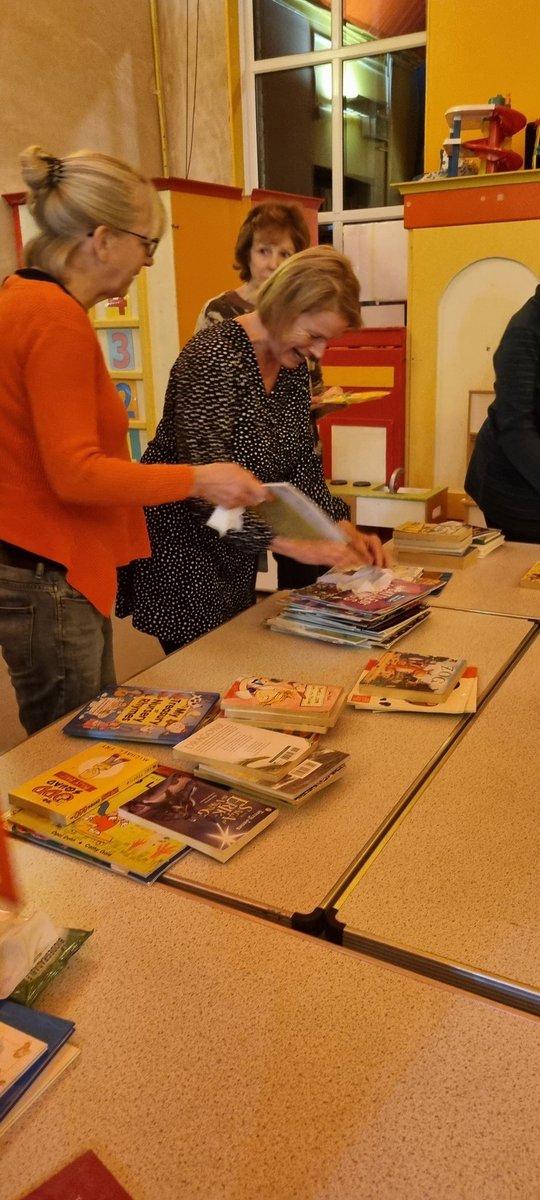 millroadwi's tweet photo. Great to have the fabulous Catherine Galloway at our October meeting. She started her own @LittleFreeLibra in 2020 and has expanded her involvement to increase literacy in Abbey Ward #bravo #wi #wilife https://t.co/qQ8Hzr0C3g