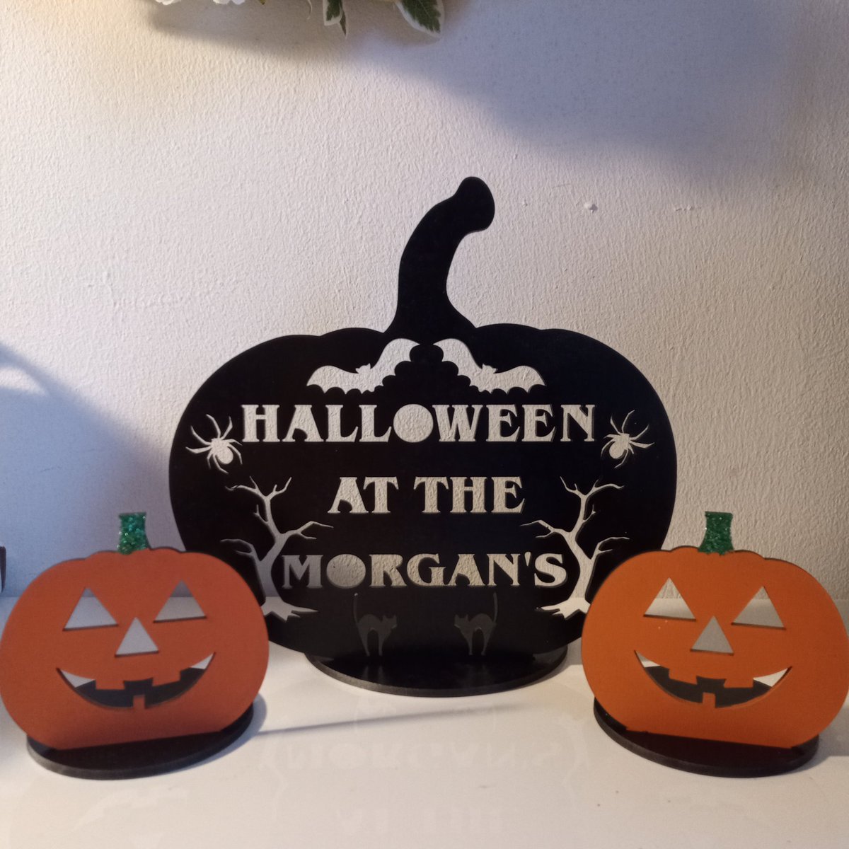 KraftsbyKristen's tweet photo. Thanks for all your pumpkin orders. We love making these. Remember it's the last few days of posting for them. 
Message to order 👍🎃 

#pumpkin #pumpkinpatch #peronalised #halloween #halloweenparty #halloweendecor #bats #spiders #halloweenpumpkin #reusuable #flatpack #eco https://t.co/wPVlVsL1Pv