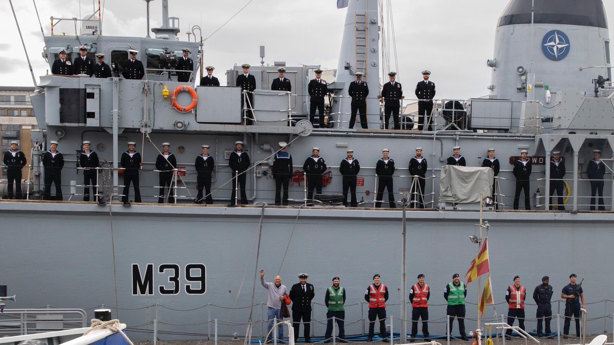 HMSHurworth's tweet photo. MCM2 C6 have now taken over HMS HURWORTH from MCM2 C3. It has been a pleasure to have served on such a fantastic vessel and will forever be proud to be included in the HURWORTH family. #HurworthIt #TheHuntGoesOn #MCM2 #FairWinds #FollowingSeas https://t.co/LYYhozxz07