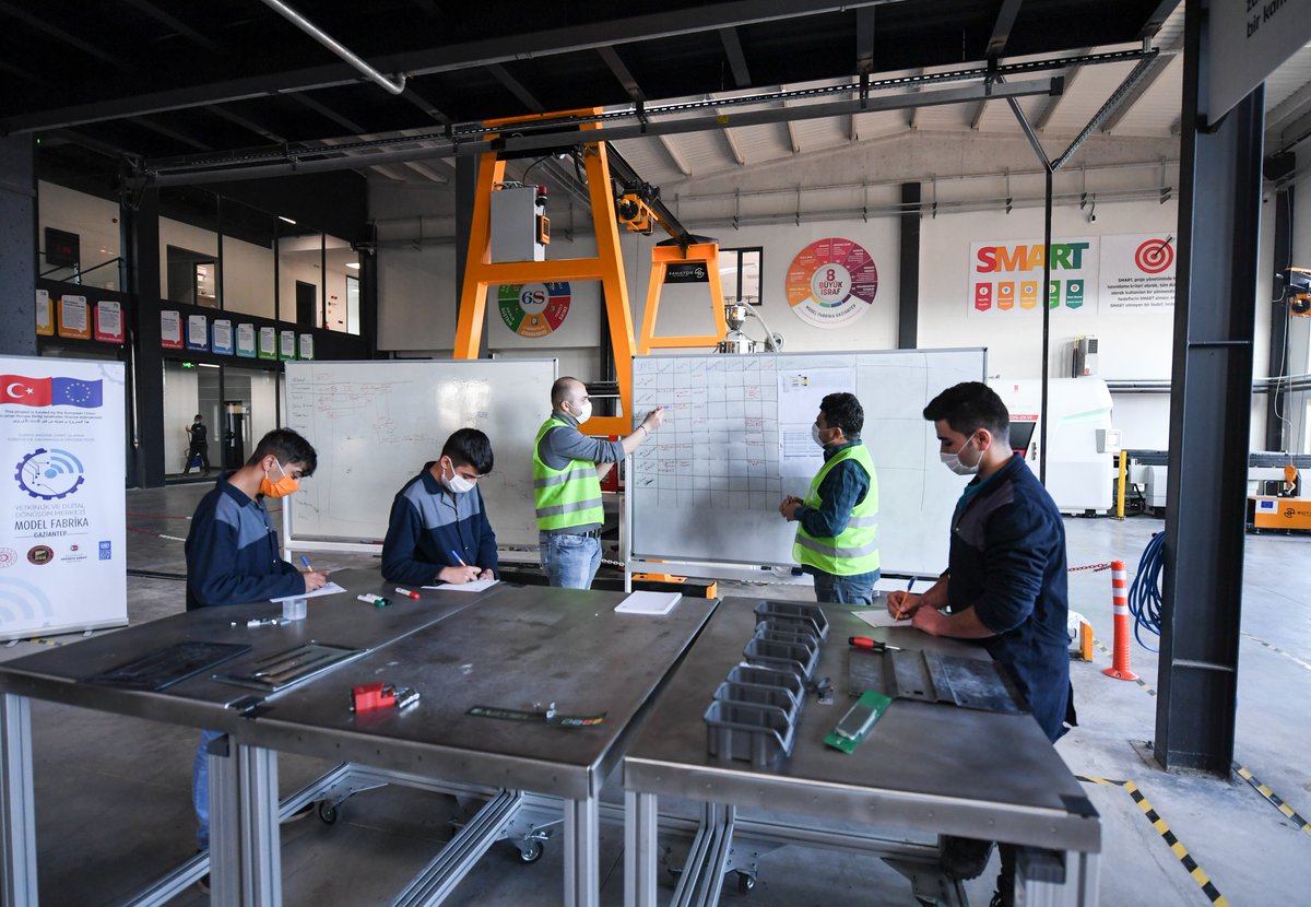 undpturkiye's tweet photo. 🏭🔄The creation of 3 #modelfactories spurred entrepreneurship and innovation capacities of Turkish and Syrian population, and increased the efficiency of production in the country, marking an important step for #SustainableDevelopment in Türkiye. https://t.co/SblMMZKRtU