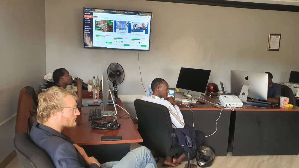 LiveWorksIncUG's tweet photo. Learning expounds creativity!
We were enriched this morning by having the brains behind https://t.co/DgEuoKNiOu come in for a mini training session which will greatly improve our service delivery.
#LiveWorks #CreativeAndEffective
#FridayFeeling https://t.co/jAFFKoXigN