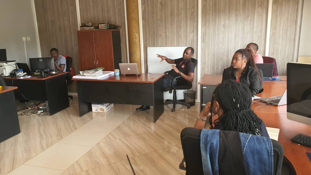 LiveWorksIncUG's tweet photo. Learning expounds creativity!
We were enriched this morning by having the brains behind https://t.co/DgEuoKNiOu come in for a mini training session which will greatly improve our service delivery.
#LiveWorks #CreativeAndEffective
#FridayFeeling https://t.co/jAFFKoXigN