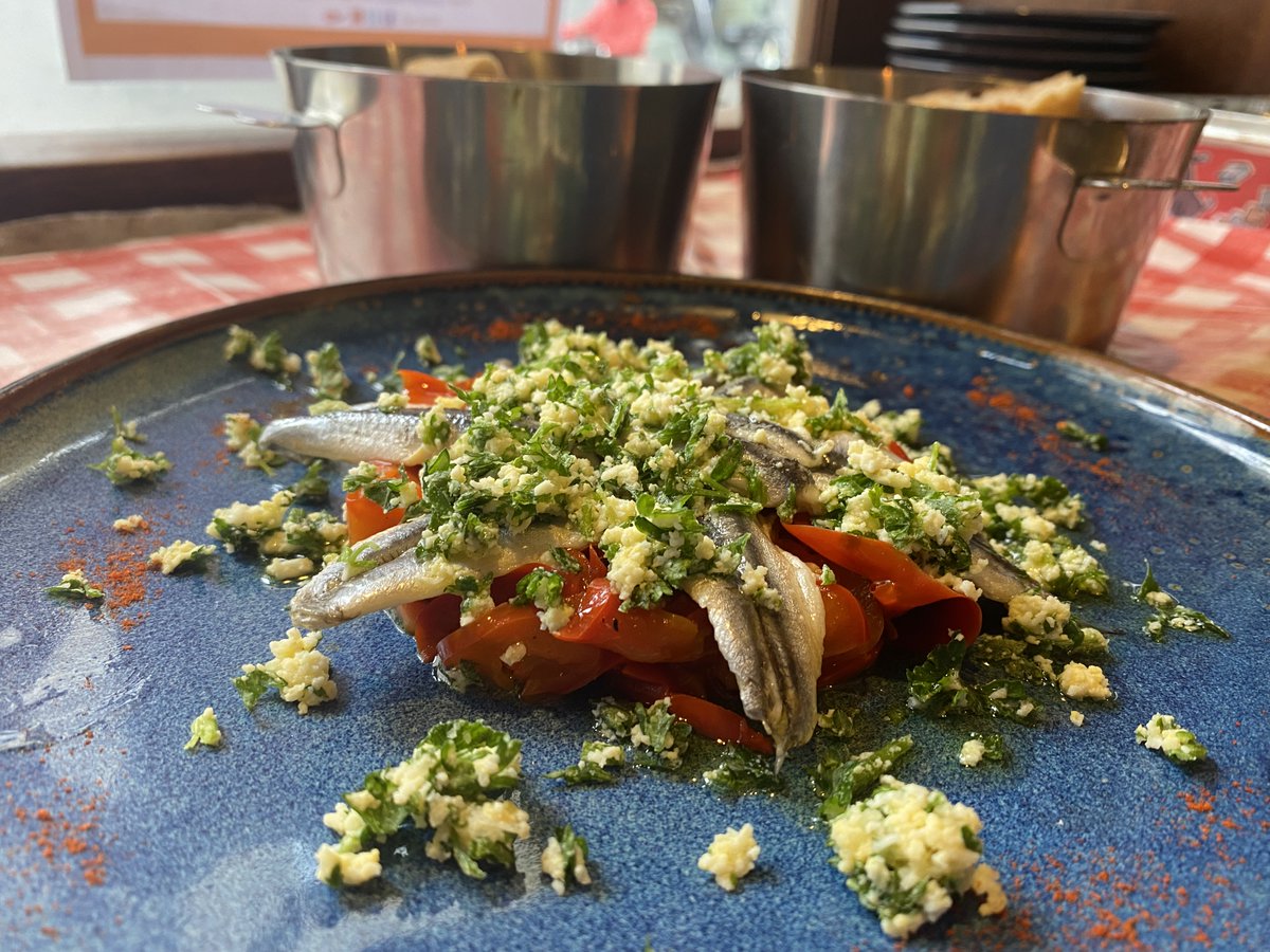 LeMesturet's tweet photo. Jeudi 20/10, la Catalogne était à l’honneur au Mesturet avec les Côtes du Roussillon Villages Les Petits Pins du domaine Dom Brial. La cuisine allait de pair avec un menu tout en saveurs de cette région. #vindusud #degustation #cotesduroussillon https://t.co/N8JEI3mBGM