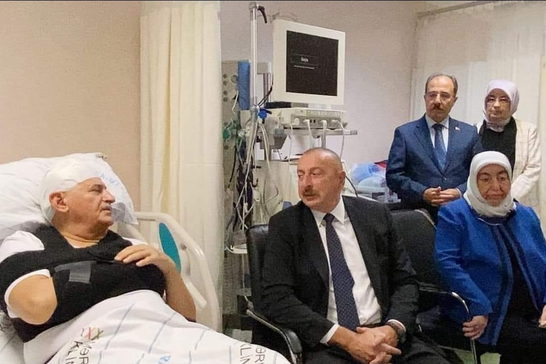 Azerbaycan ziyaretinde geçirdikleri trafik kazasında hastaneye kaldırılan AK Parti Genel Başkanvekili Sn. Binali Yıldırım ile İstanbul Milletvekili Sn. Şamil Ayrım'a geçmiş olsun dileklerimizi iletiyor, Allah’tan acil şifalar diliyoruz.
<a href="/Akparti/">AK Parti</a>