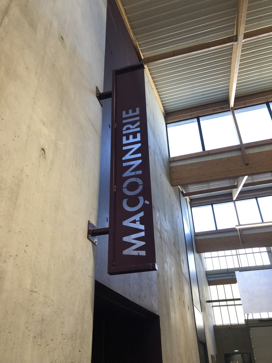 Capeb08's tweet photo. 🎓Transformation de la voir professionnelle 
👩‍🏫 Table ronde au  Lycée Professionnel Charles de Gonzague labellisé « Lycée des Métiers du Bâtiment 
👀 visite des ateliers 
 @capeb_fr https://t.co/biqjLQSUcC