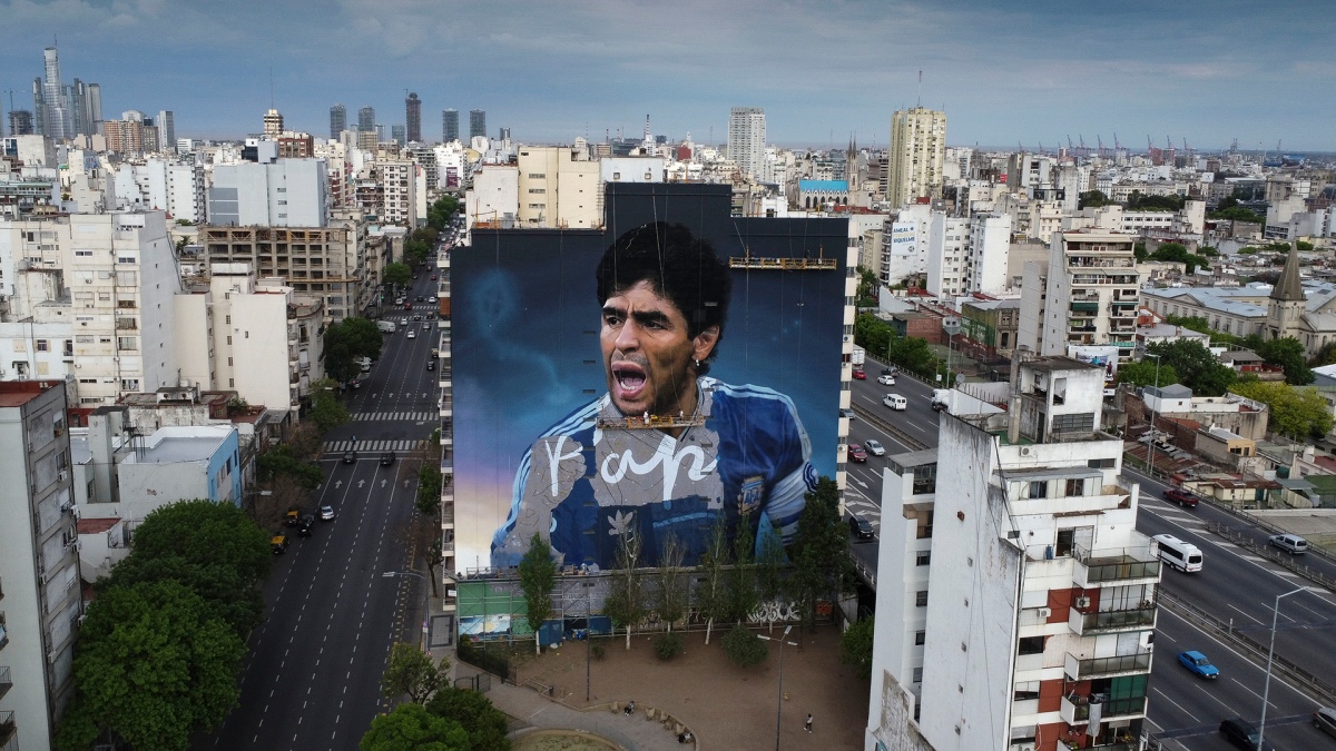 palermonline's tweet photo. Maradona es Cultura. Un mural de 40 metros por 45 metros de altura https://t.co/L7b4oB01AO https://t.co/x8xsgvyjKf