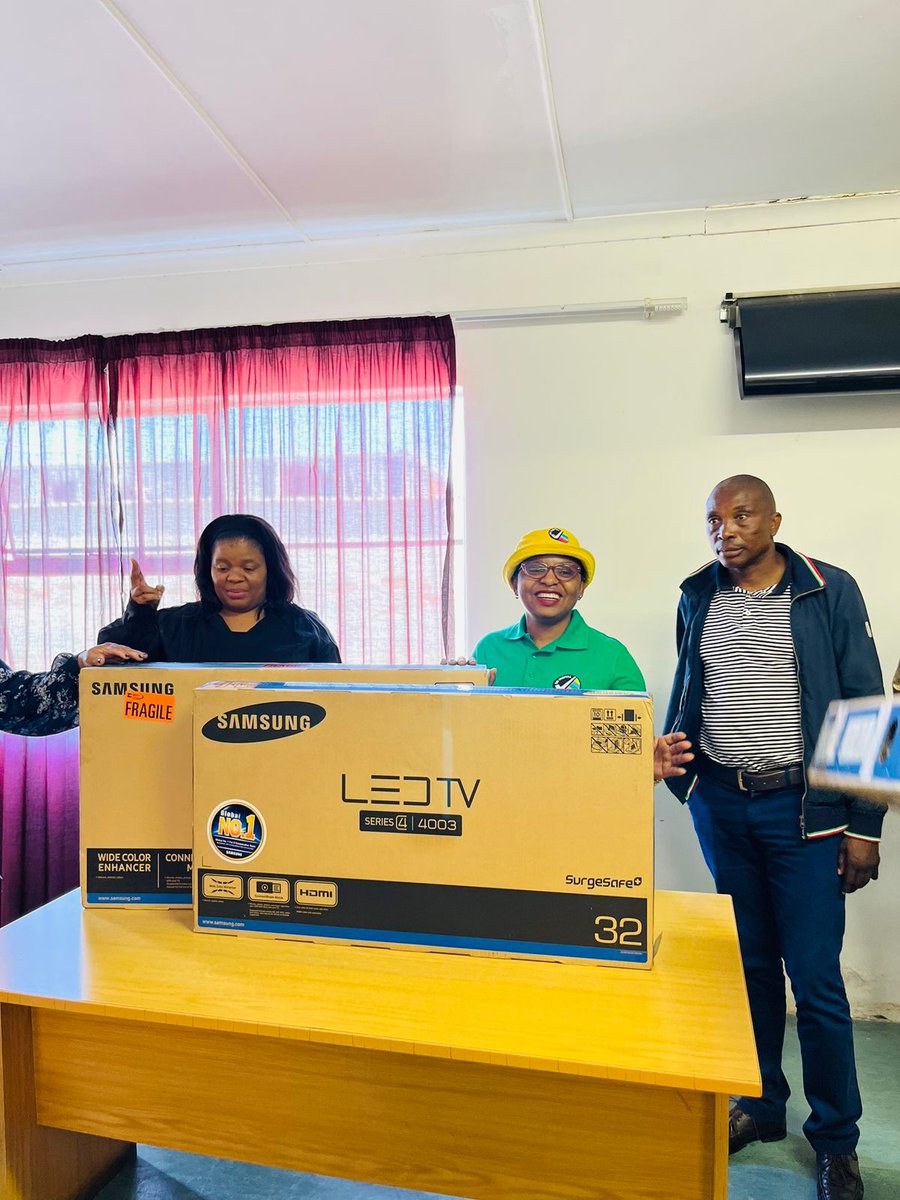CommsZA's tweet photo. As part of mental health month, Minister @Khu_Ntshavheni has donated TV set to the Cecilia Makiwane Hospital to the Mental Ward.
Minister is ensuring that all sectors get connected. https://t.co/2wsflz4PIc