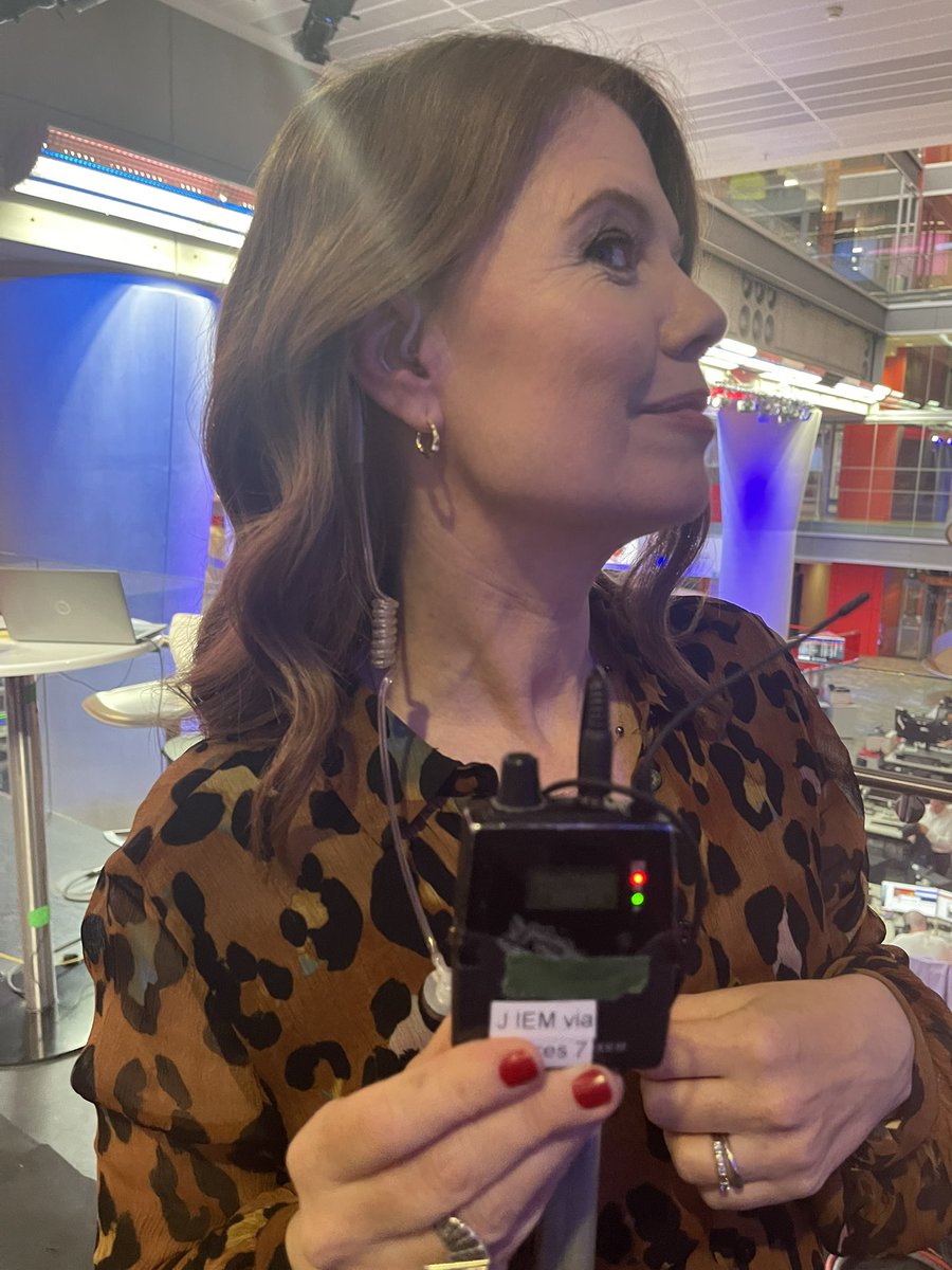 BBCNuala's tweet photo. #PresenterProblems - hands up if that wire of your earpiece gets caught in your hair & clunky attached box a pain ….🤦♀️ tiny things make a difference when you’re broadcasting…literally. ❤️ the new wireless earpiece I got to try. (Pictured on the right..zoom in) https://t.co/gNJPV0md8t