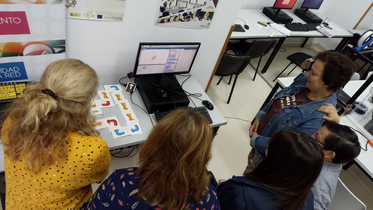 EDAzuaga's tweet image. En el @NCCAzuaga participamos en la semana de #CodeWeek2022 con un taller de iniciación a la #programacion @NCCExtremadura
