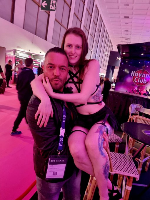 Auf der Venus mit @LittlAlexa https://t.co/S7Puk4gafD<a class="tags" target="_blank" title="On Twitter" href="/?out=eyJ0eXAiOiJKV1QiLCJhbGciOiJIUzUxMiJ9.eyJpYXQiOjE3MjQ3ODcxNTAsImlzcyI6InR3cG9ybnN0YXJzLmNvbSIsIm5iZiI6MTcyNDc4NzE1MCwiZXhwIjoxNzU2MzIzMTUwLCJyZWRpcmVjdF91cmwiOiJodHRwczovL3R3aXR0ZXIuY29tL0xpdHRsQWxleGEifQ.Q9vs3c1Sk4bLPRlAVbAq1hLpn_3wqJwah1pD4yW-b7258sJ71TFderh-5_6lQPfwXCpGXlomTAONc2e2wL3xAw">@LittlAlexa</a><a href="/tag/actorslife"class="tags"><span>#actorslife</span></a><a href="/tag/schauspieler"class="tags"><span>#schauspieler</span></a><a href="/tag/seri%C3%B6s"class="tags"><span>#seri&ouml;s</span></a><a href="/tag/germanmen%20"class="tags"><span>#germanmen </span></a>