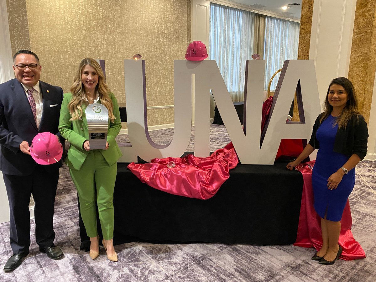 WildcatMgmt's tweet image. @DFWRHCA  presented the Luna Award to our President @TanyaaRagan, for Outstanding Exec. of the Year. 
Thank you to RHCA for recognizing women &amp;amp; minority owned businesses in construction, engineering &amp;amp; architecture. 

#wildcatmgmt #iamluna #construction #Dallas #executiveoftheyear