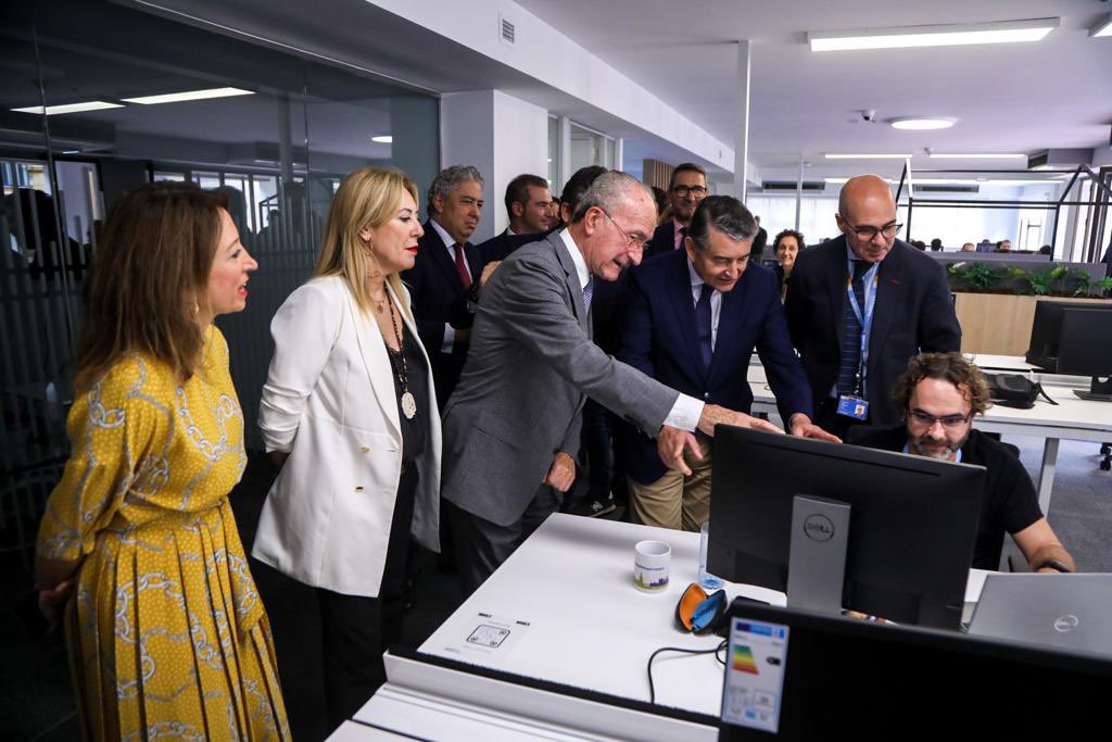 malaga's tweet photo. El alcalde, @pacodelatorrep, junto a los consejeros de @InteriorJunta, @antoniosanz, y @EconoHaciendAND, @CarolinaEspanaR, ha asistido este mediodía a la inauguración de la nueva oficina de la empresa @NTTDataSpain en Málaga https://t.co/pbk1sYsnUy