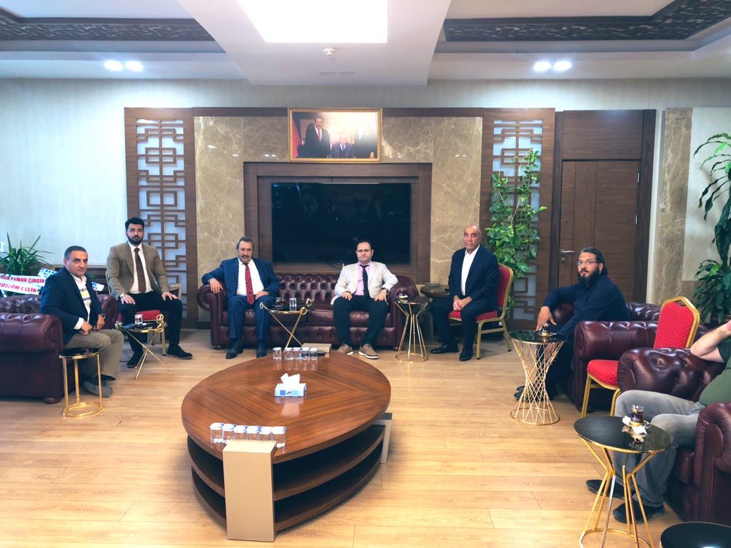 Şanlıurfa Mehmet Akif İnan Eğitim ve Araştırma Hastanesi Başhekimi Dr. Öğr. Üyesi Sayın Bedri Caner Kaya

Yönetim kurulu başkanımız Mehmet Kaya ve Borsamız Meclis üyelerimize hayırlı olsun ziyaretinde bulundular.