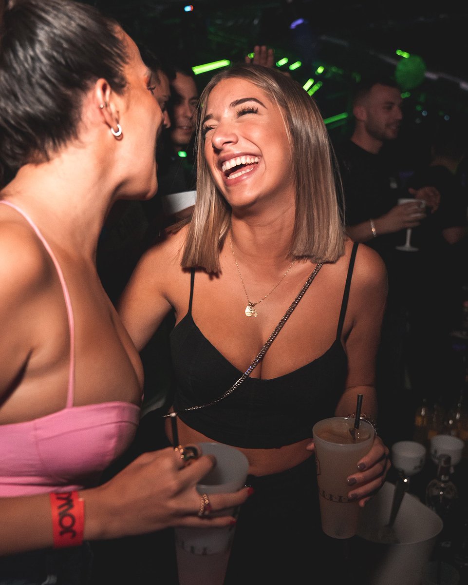 ¡Llegan nuestros días favoritos de la semana! ❤️‍🔥
Ya estamos a viernes y tú cuerpo lo sabe 🕺