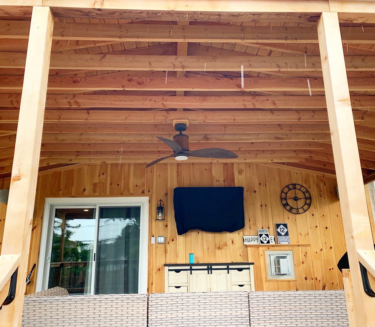 MyFixitUpLife's tweet photo. Covered deck was a big job—GC-ing re-siding and re-roofing the entire house, too. And the DIY white covered deck structure we replaced was less than safe.

We coached it over the finish line and the customer is happy.

#deck #covereddeck #carpentry #beforeandafter https://t.co/rdTqKuOvPE