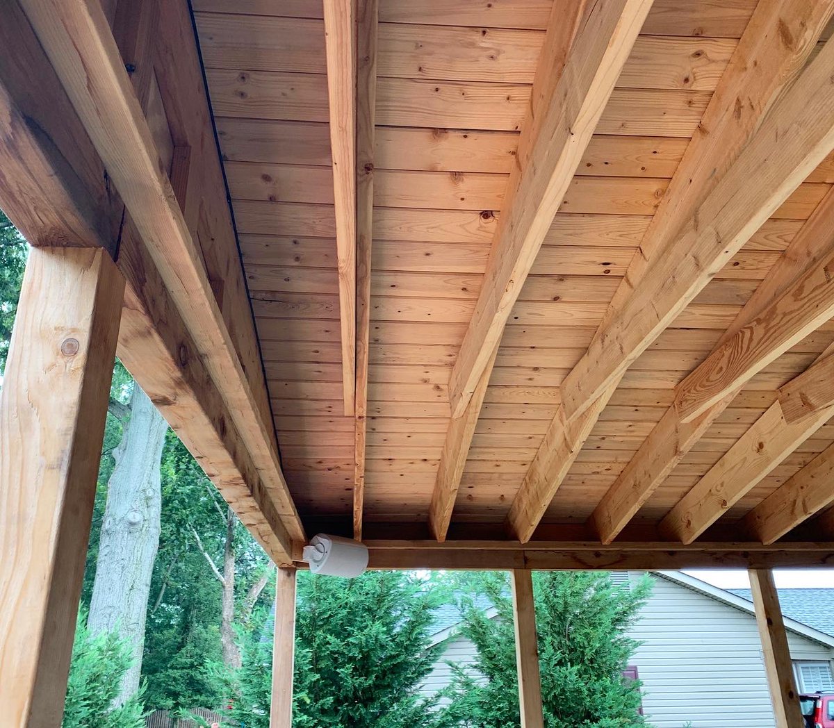MyFixitUpLife's tweet photo. Covered deck was a big job—GC-ing re-siding and re-roofing the entire house, too. And the DIY white covered deck structure we replaced was less than safe.

We coached it over the finish line and the customer is happy.

#deck #covereddeck #carpentry #beforeandafter https://t.co/rdTqKuOvPE