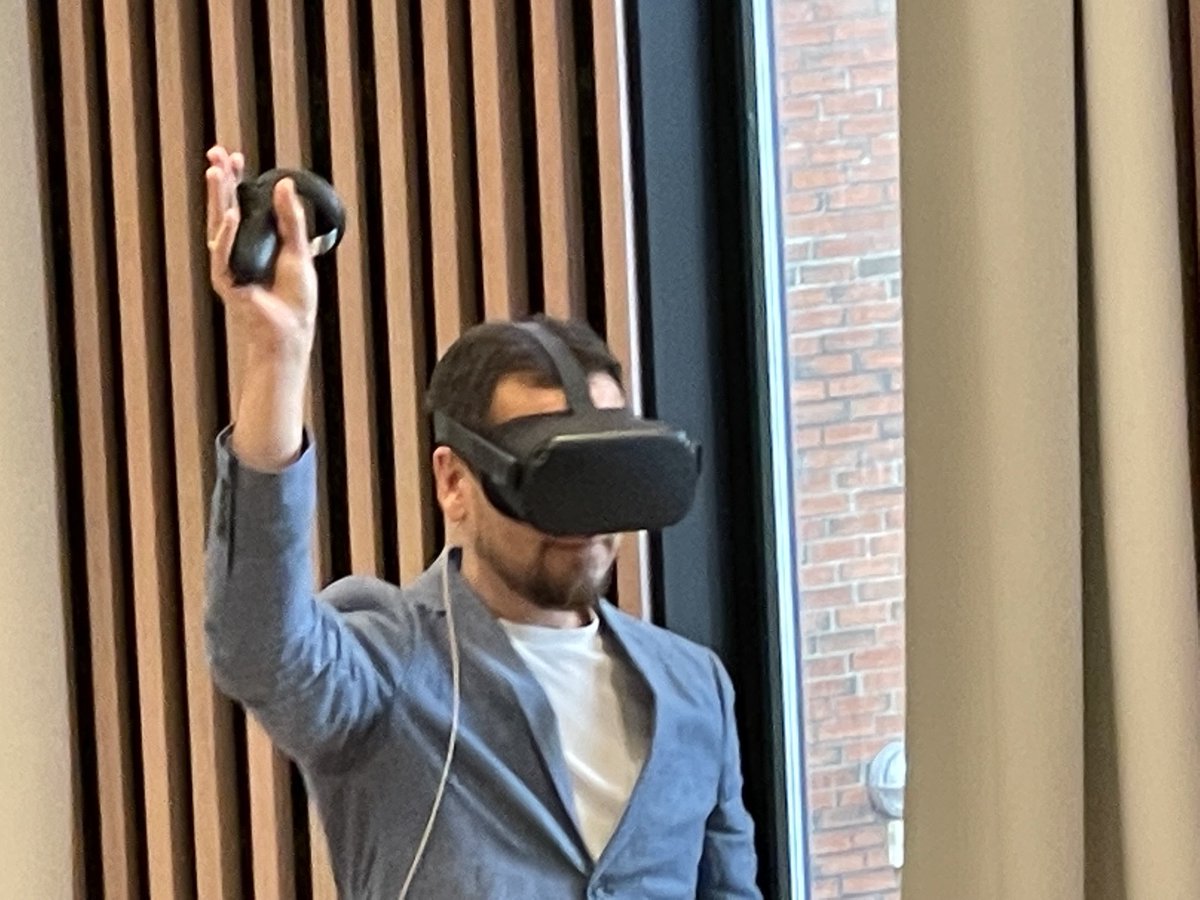 Sereptine's tweet photo. Om virtuell #barnehagelærerutdanning. Er det fremtids spør ⁦@nilschristiant⁩ PhD stipendiat ⁦@UiTNorgesarktis⁩ #BLUUiT50 https://t.co/qqyumKIXV1