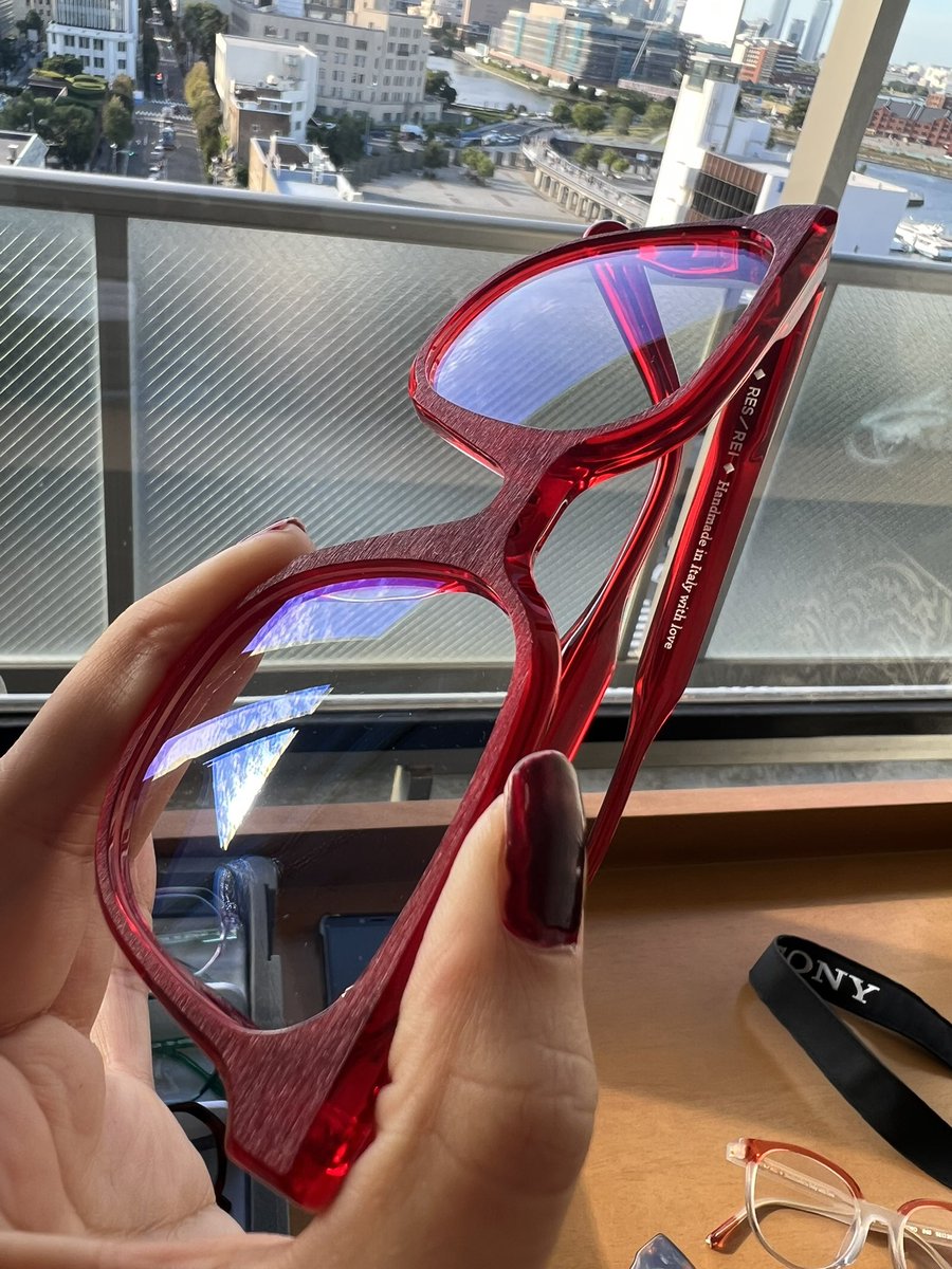 yuzoo_k's tweet photo. 敢えてフロントの表面だけヤスリで削ったみたいな、ざらっとしたモデルも。
これは動画で見てもらうと、質感の違いがわかりやすくて面白い。
(自撮りアプリしてないから、素材そのもの質感をより見ていただきやすいかと🤭)#RESREI https://t.co/tgaCZxo3W0