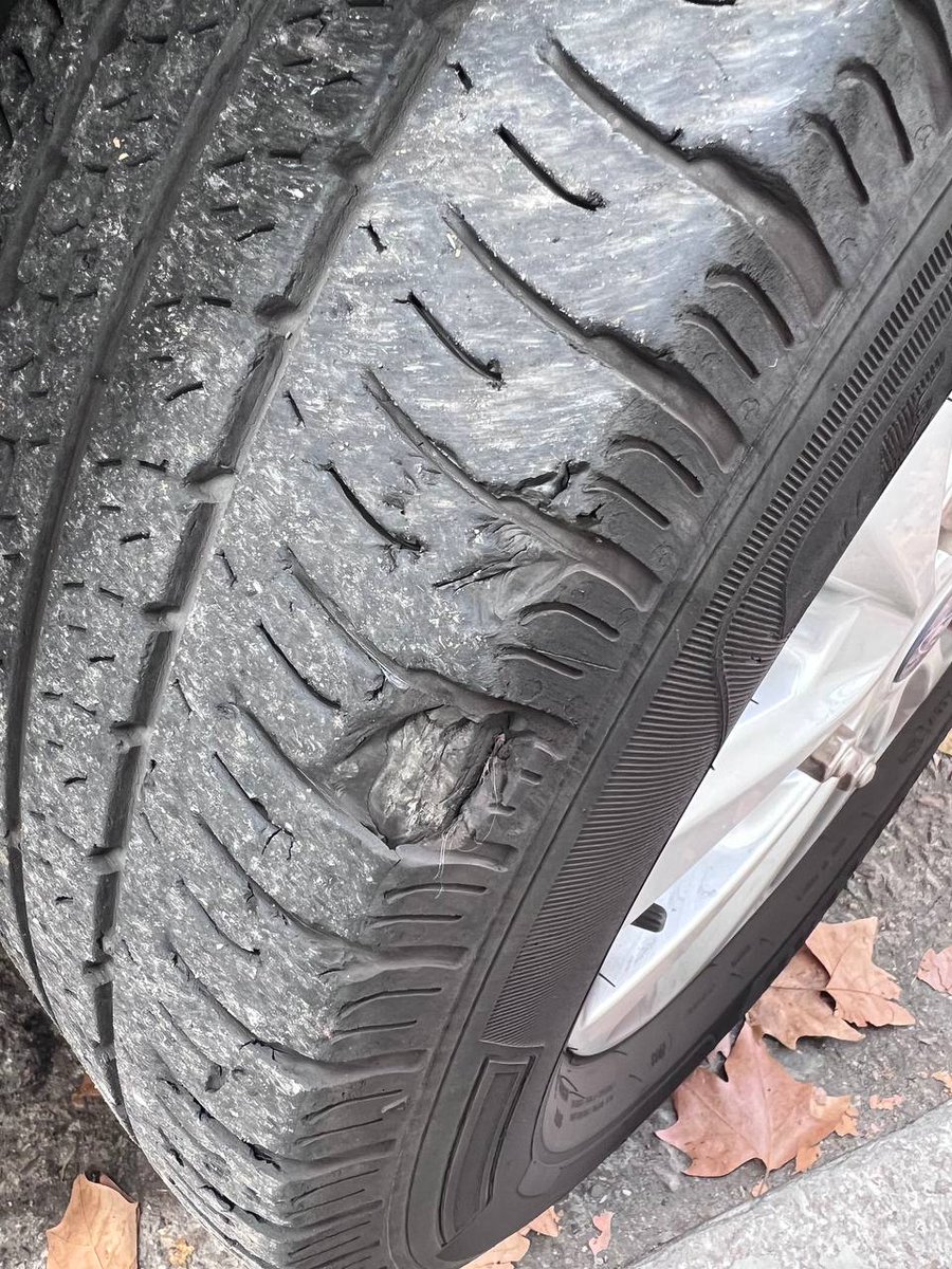 AfectaGoodyear's tweet photo. SUMA Y SIGUE.

Se nos sigue uniendo gente con problemas en sus neumáticos @Goodyear_Es montados en las @FordSpain Transit Custom. 

Seguimos sin respuestas convincentes y recibiendo argumentos irrisorios de la causa de estos desperfectos. 

Cada vez somo más y con más fuerza. 💪 https://t.co/JylwVBrAvd