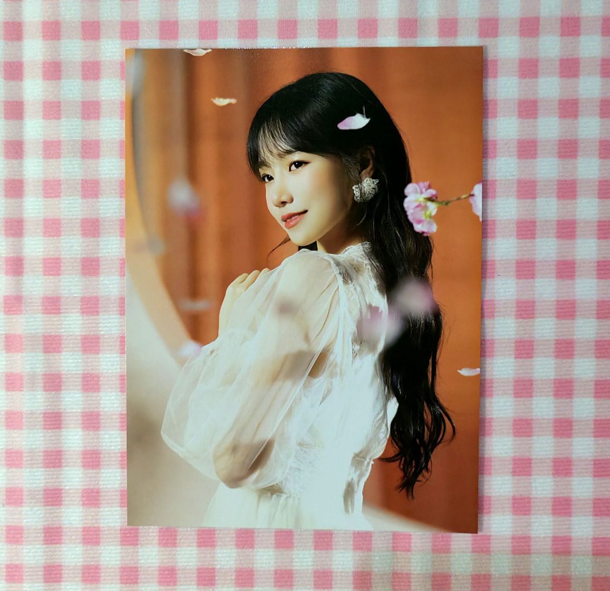 SeoulMagicPH's tweet photo. IZ*ONE YURI POSTCARD GIVEAWAY!!

- follow us (🔔)
- like&amp;rt + comment done / 1hr https://t.co/RYMYQ80Ein
