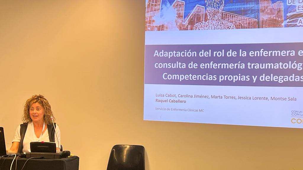 MCMUTUAL's tweet photo. En #SECA2022 @Raquel47477625 , jefa de enfermería de clínicas, presenta “Adaptación del rol de enfermería en la consulta de enfermería traumatológica: competencias propias y delegadas” https://t.co/l3ULxbxscc