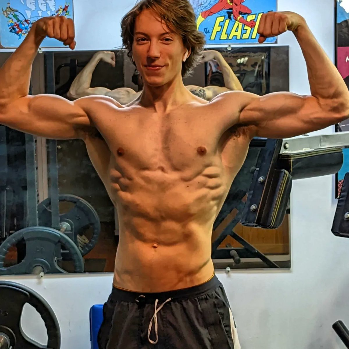 Jmilani75's tweet photo. Father and son working hard and doing it Naturally. #naturalbodybuilding #bodybuilding #fitat49 https://t.co/Jftx4HpaZs