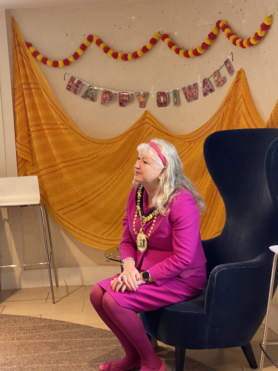 hiteshkkaria's tweet photo. Great to attend the @Barclays #Harrow branch #Diwali 🪔 event with #HarrowMayor @MoteJanet &amp; @TeliYogesh 
Some wonderful dance performances and great delights to eat!
Thank you to all the wonderful  staff &amp; local residents attending at the #Harrow Branch https://t.co/c56PNz9087