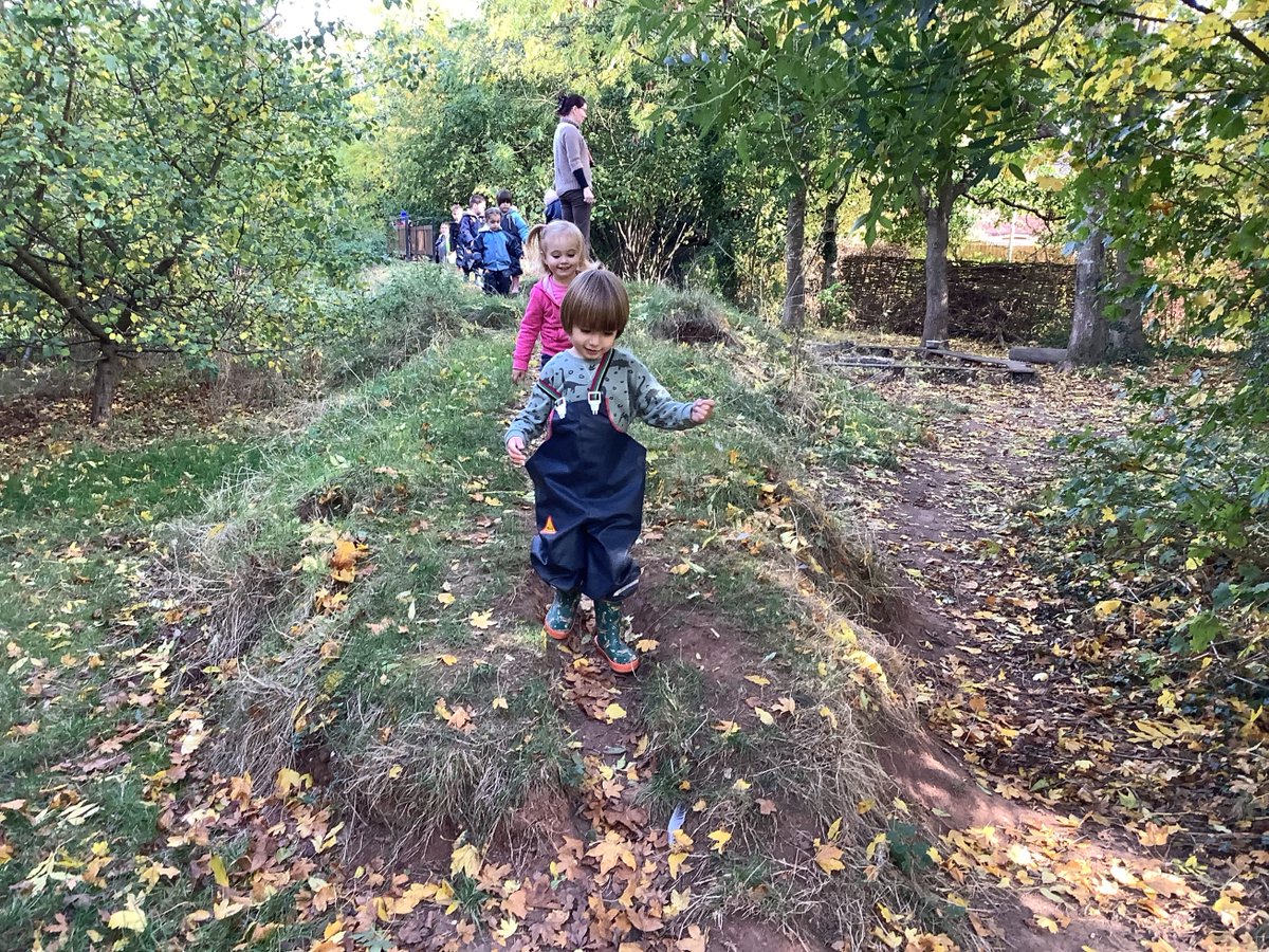 NEC_LPS's tweet photo. Its been great to get out to Forest School this week and enjoy some autumn sunshine and a bit of tree hugging. We are super proud of the Little Wrens who put their overalls on all by themselves too. #LPSeyfs #LPSrshe https://t.co/V0UvGCSZo0
