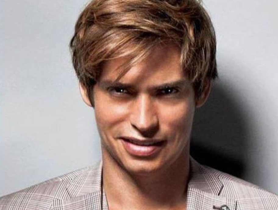 A que edad te diste cuenta que el personaje Leon de la saga Resident Evil está basado en el famoso cantante Carlos Baute?