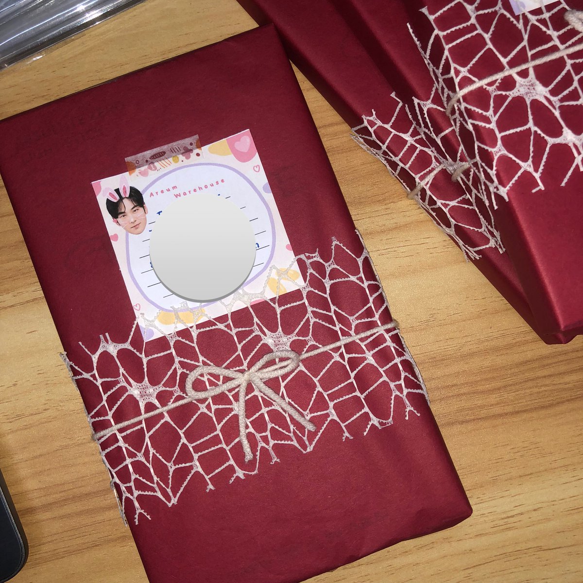 areumwarehouse's tweet photo. currently packing, if you want to change your address please dm me before sunday @ 12pm ~

#areumupdate https://t.co/kpcHMNtO5Y